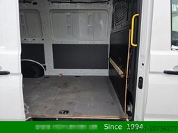 VOLKSWAGEN Crafter 35 2,0TDi 140PS MR2 HochFWD/AHK3,0t