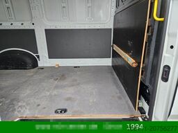 VOLKSWAGEN Crafter 35 2,0TDi 140PS MR2 HochFWD/AHK3,0t