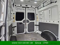 VOLKSWAGEN Crafter 35 2,0TDi 140PS MR2 HochFWD/AHK3,0t