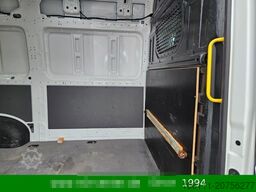 VOLKSWAGEN Crafter 35 2,0TDi 140PS MR2 HochFWD/AHK3,0t