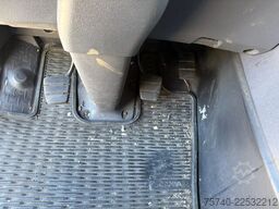 Scania P230 + 3 PEDALS  + 19t + LOADLIFT 1500 KG
