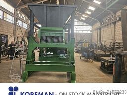  Metso Hopper with Vibrating Chute