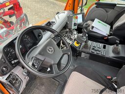 Mercedes-Benz Unimog U427 mit Mähgerät
