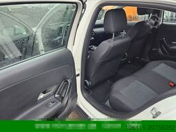 MERCEDES-BENZ A 200 Automatik Navigation Komfort-Fahrwerk