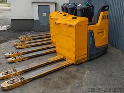 Jungheinrich ERE225 1400mm/ 465ah/ x4pc package