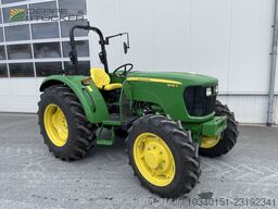 John Deere 5055E