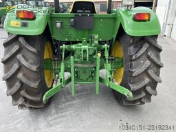 John Deere 5055E
