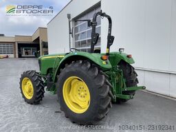 John Deere 5055E