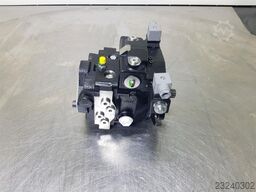 Poclain B18864D - Drive pump/Fahrpumpe/Rijpomp