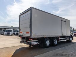 RENAULT D26.320-6x2+DHOLLANDIA 2T.