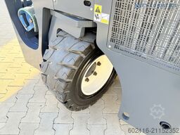 Combilift CB4000 GAS TRIPLEX 5200 POSITIONER