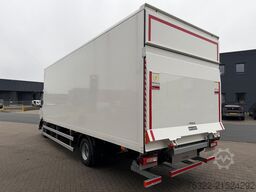 Renault D 12 LOW P4X2  210E6 / GESLOTEN BAK MET LAADKLE...