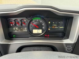 Renault D 12 LOW P4X2  210E6 / GESLOTEN BAK MET LAADKLE...