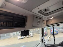 Renault D 12 LOW P4X2  210E6 / GESLOTEN BAK MET LAADKLE...