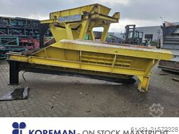  Hazemag Hopper with Vibrating Chute