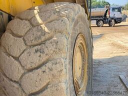 Komatsu WA600-6
