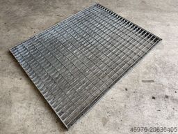 Gesamttiefe: 1.113 mm / Gesamtbreite: 885mm / MW: 68 x 33 mm / GR-155