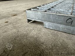 Gesamttiefe: 1.113 mm / Gesamtbreite: 885mm / MW: 68 x 33 mm / GR-155