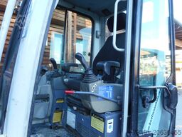 Takeuchi TB 250 mit POWERTILT