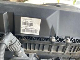 Renault T480 VF611A362MD029904  2X FUEL TANK, PARKING A...