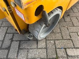 Haulotte Compact 12 Hoogwerker Schaarhoogwerker Schaarli...