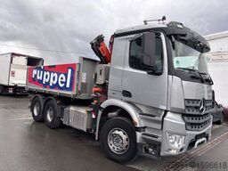 MERCEDES-BENZ Arocs 4   6x4 Dreiseitenkipper mit Kran