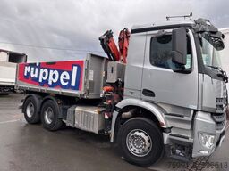 MERCEDES-BENZ Arocs 4   6x4 Dreiseitenkipper mit Kran