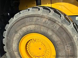 Komatsu WA500-8E0