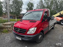 Mercedes-Benz Sprinter 516 w/driving bridges and HIAB crane.