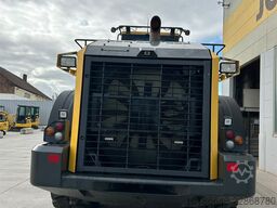 Komatsu WA500-8E0
