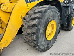 Komatsu WA500-8E0