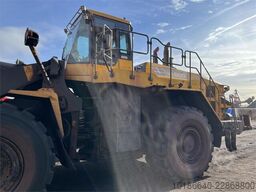 Komatsu WA600-8E0