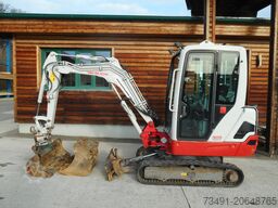 Takeuchi TB 225 mit POWERTILT