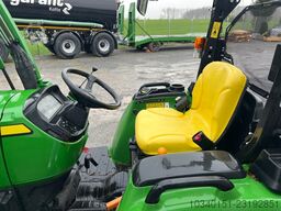 John Deere 3025E