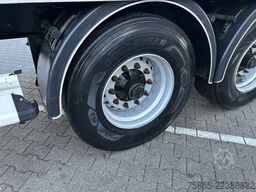 Kässbohrer Maxima XJ2 / Box / Laadklep 2500 kg / Liftas
