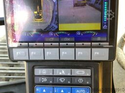 Komatsu PC210LCI-11
