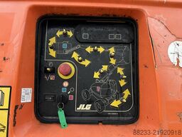 JLG 800AJ