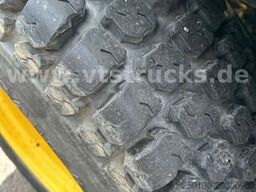 John Deere 3520 4x4 Hofschlepper Rasenbereifung