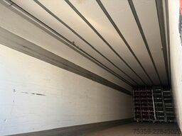 SCHMITZ CARGOBULL Tiefkühlauflieger mit Thermo King