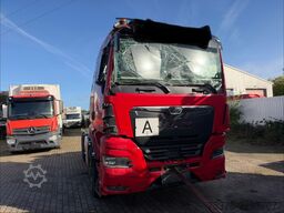 MAN TGX 18.470 LOF 4x4 H damaged