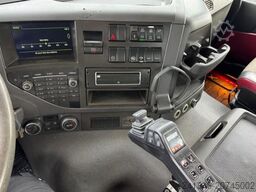 VOLVO FMX-500 8x4 Tridem Hiab 26T