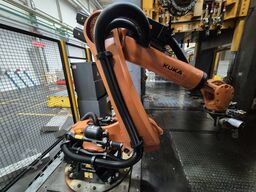 KUKA KR100 R 3500 press