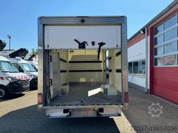Renault Master Tiertransporter mit Auffahrramp