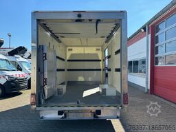 Renault Master Tiertransporter mit Auffahrramp