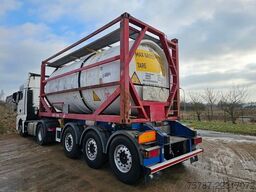 SCHMITZ CARGOBULL Tankchassis mit Tankcontainer, 424.676 KM