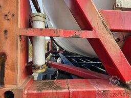 SCHMITZ CARGOBULL Tankchassis mit Tankcontainer, 424.676 KM