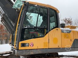 Volvo EC250DNL with 3 excavator buckets