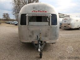 Airstream Land Yacht Sovereign Catering + Foodtrailer