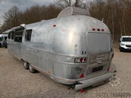 Airstream Land Yacht Sovereign Catering + Foodtrailer