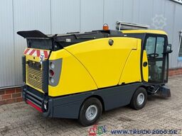 Johnston Bucher Johnston Sweeper CX202 mit EURO 6 Klima